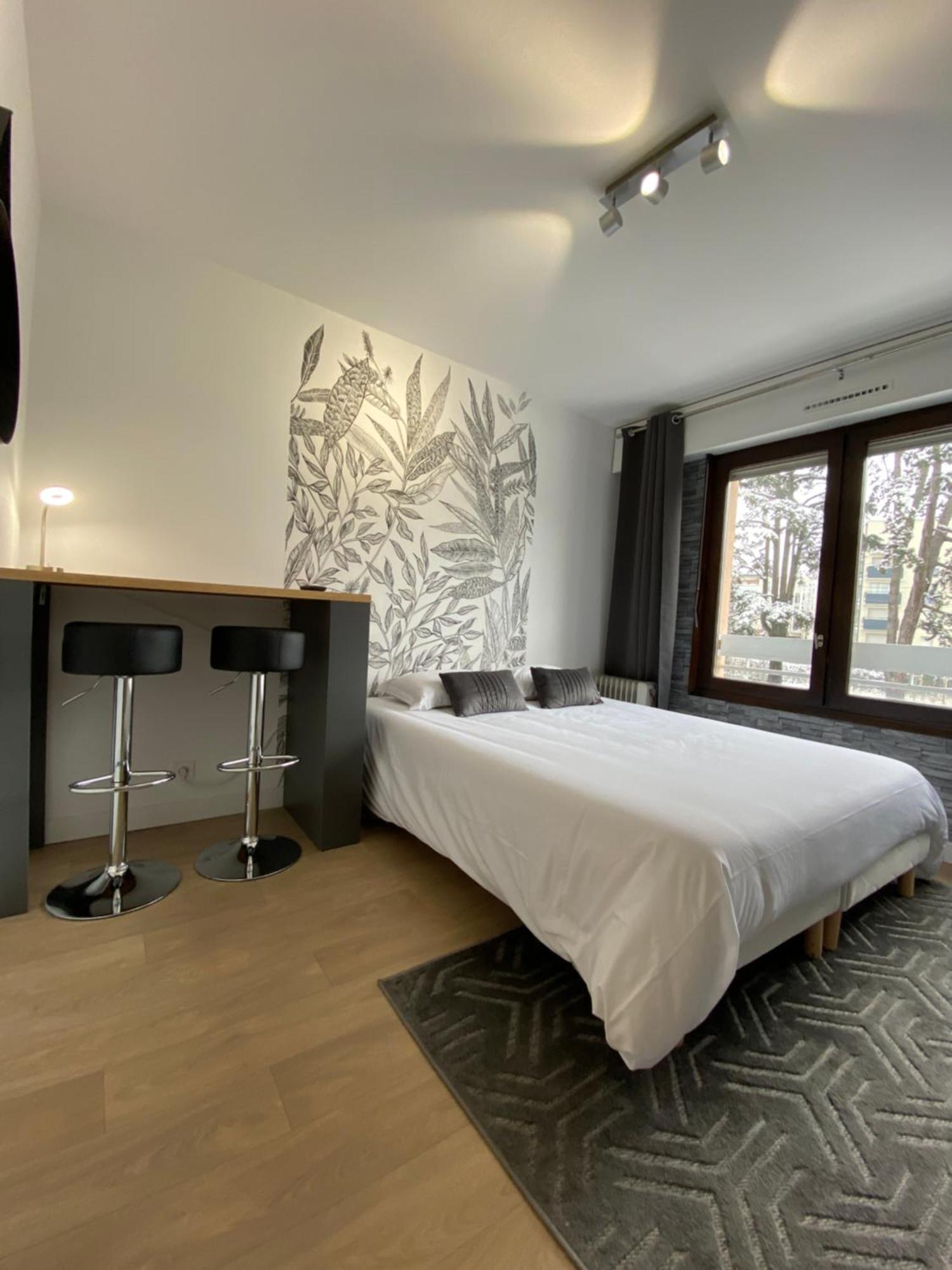 & Aux Portes De Geneve *